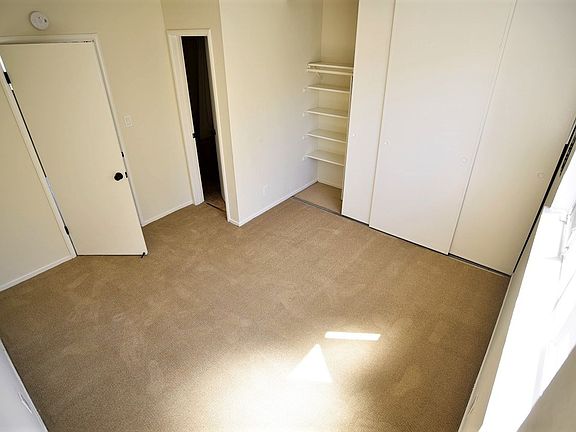 4th image of 528 31st St APT 202