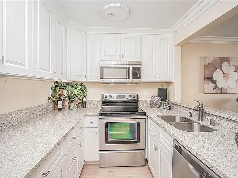 435 S Virgil Ave #320 — Photo 12