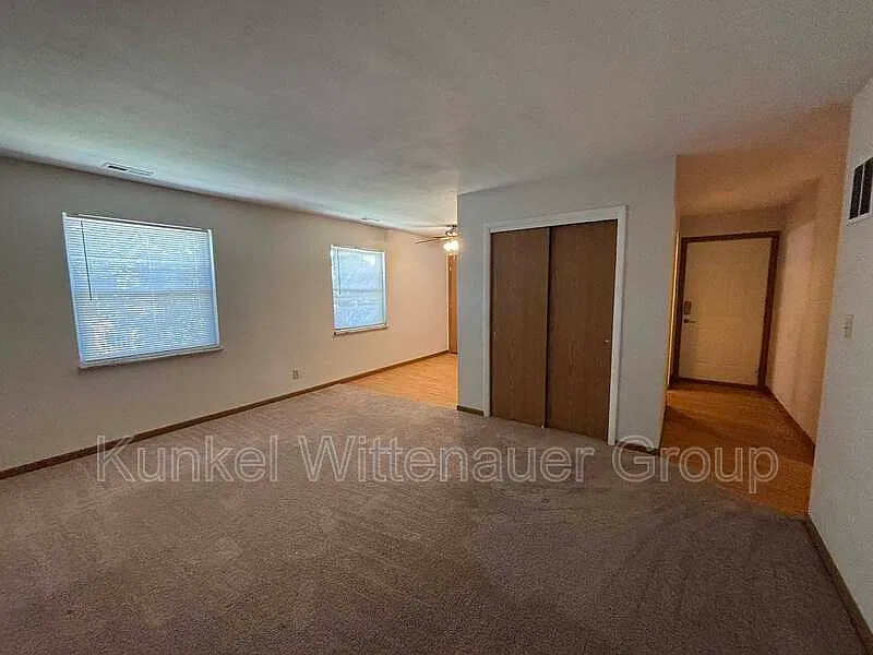 2 bed, 1.0 bath, 900 sqft, $775 — Photo 3