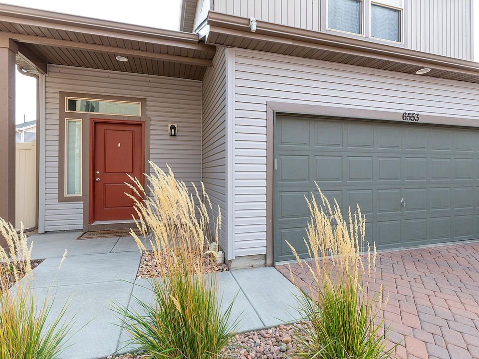 Single Family Home with 2 Car Garage