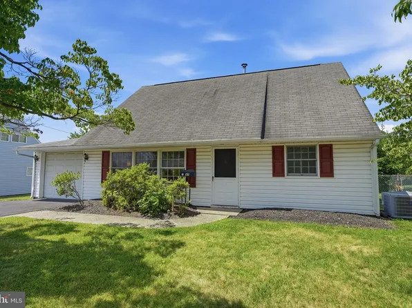37 Trellis Rd, Levittown, PA 19056