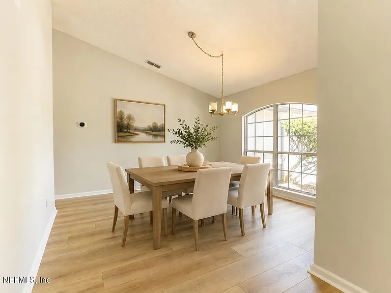4635 Forest Glen Ct — Photo 3