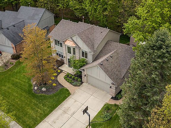 3rd image of 45580 White Pines Dr