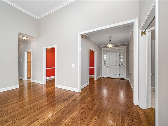 4th image of 364 Avey Cir