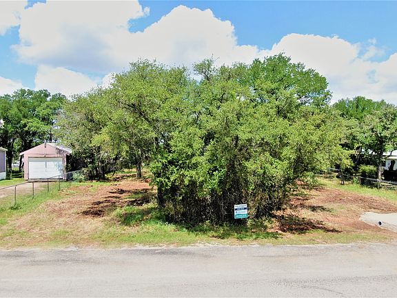 3rd image of 4070 Lake Shore Dr