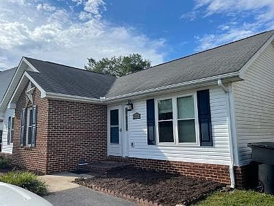 2nd image of 906 Harmon Cir