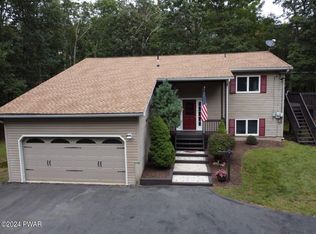 126 Hawk View Dr, Milford, PA 18337