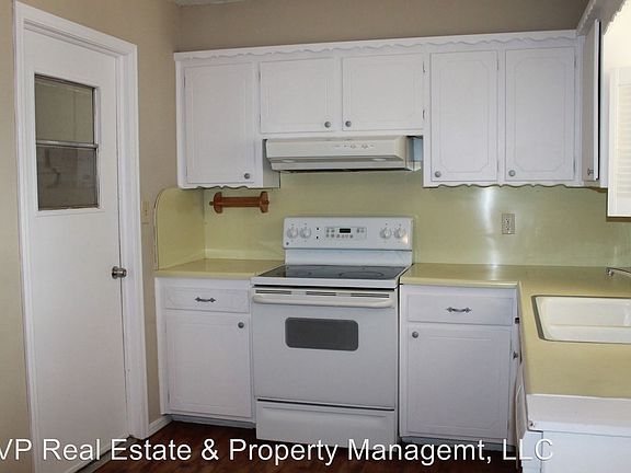 5th image of 4745 Koelsch Dr