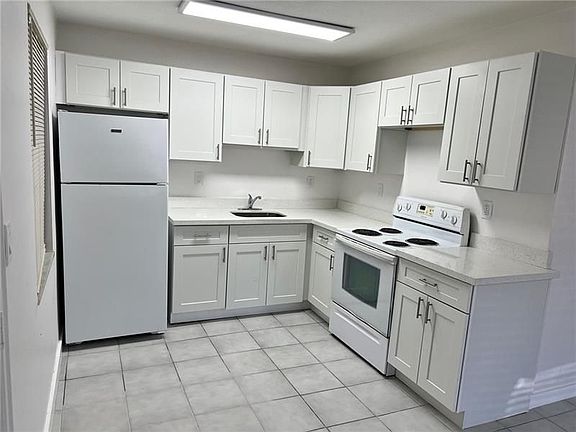 2nd image of 401 SW 7th Ave #2