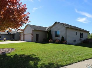 4409 S Graystone Ave, Sioux Falls, SD 57103