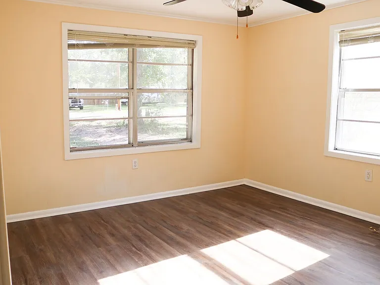 308 W Warriner Ave — Photo 19