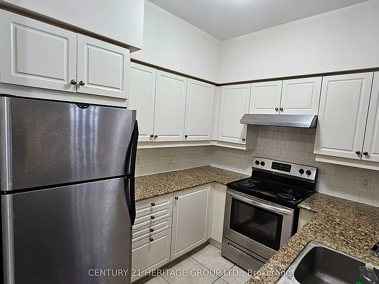 451 Rosewell Ave #202 — Photo 20