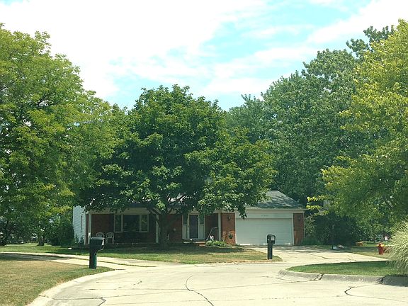2nd image of 27400 Elsworth Dr