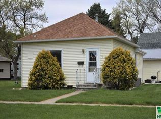 611 3rd St SW, Le Mars, IA 51031