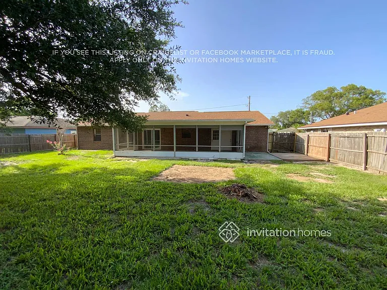 885 Rayston St — Photo 14