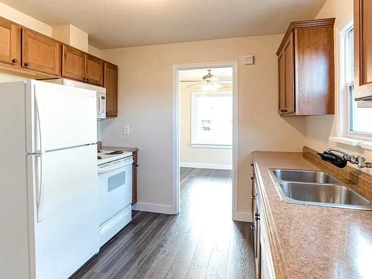 919 S Sprague Ave — Photo 3
