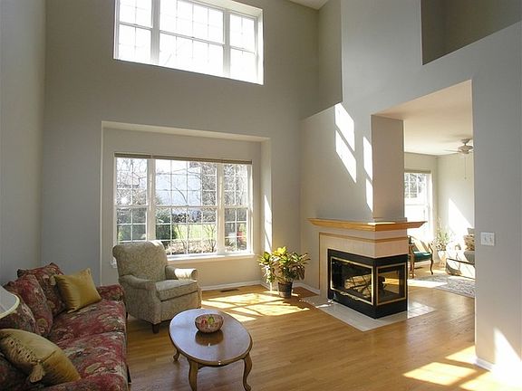 3rd image of 11005 Edgebrook Ln
