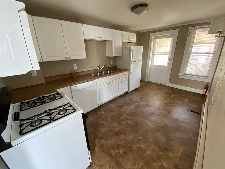 1043 Dreher Ave — Photo 2