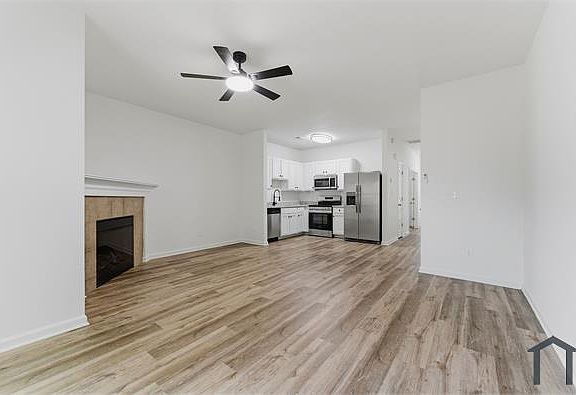 3rd image of 585 McWilliams Rd SE Unit 1406