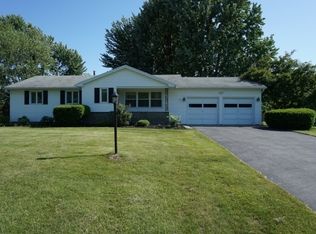 145 Viennawood Dr, Rochester, NY 14618
