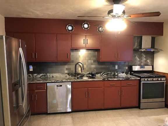 4th image of 1000 Washington St