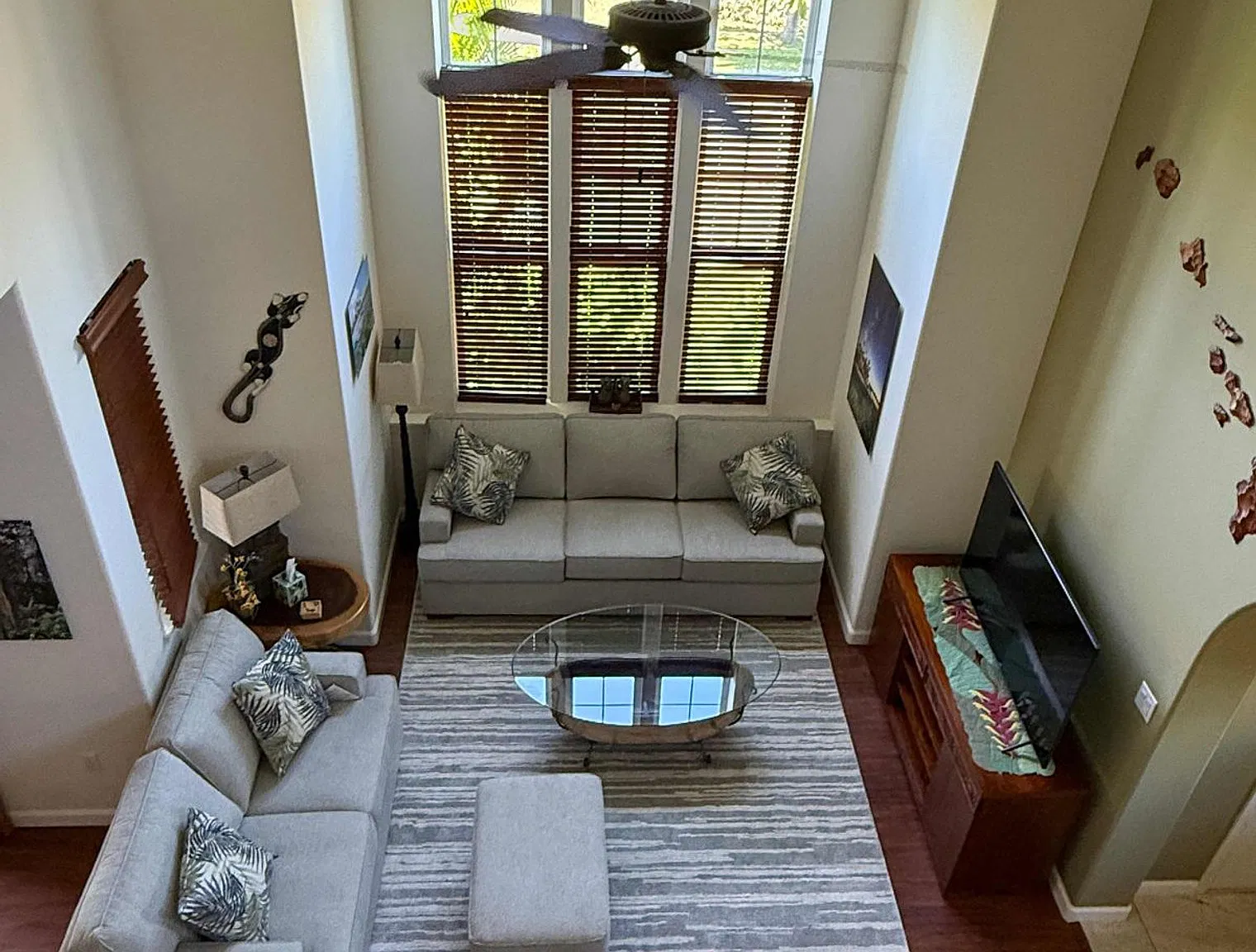 2 bed, 2.0 bath, 1227 sqft, $6,956 — Photo 3