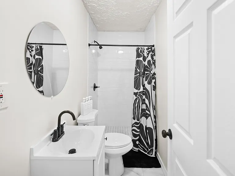 145 W 10th St #B — Photo 10