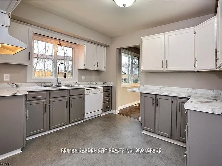 49 Bendingroad Cres #MAIN — Photo 2
