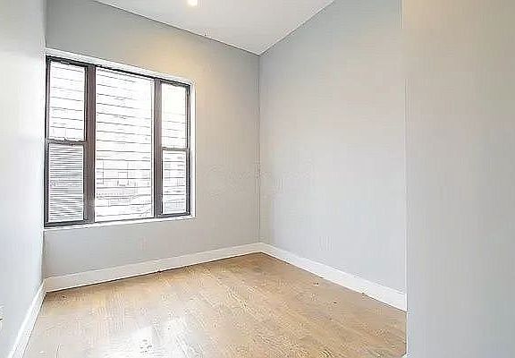 5th image of 241 Jefferson St APT 1F