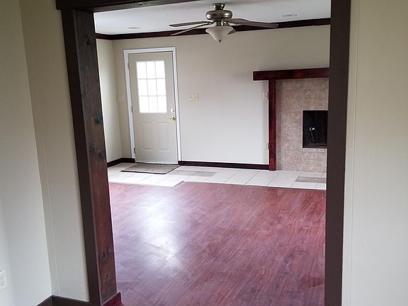 3rd image of 1116 N Sharpsville Ave