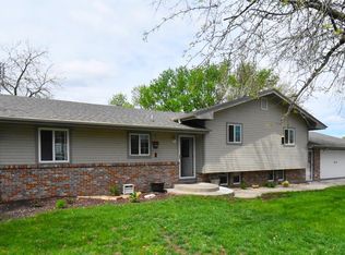 1017 Pioneer Dr, Beatrice, NE 68310
