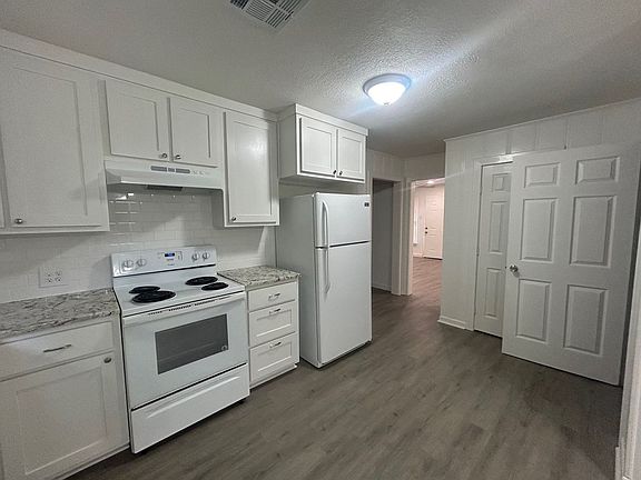 3rd image of 2309 Glendale Dr