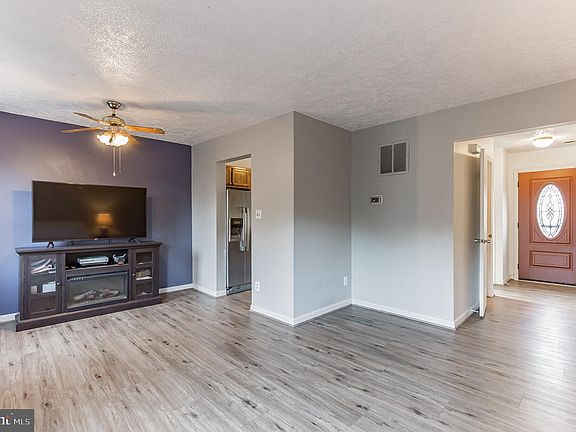 3rd image of 22013 Valley Estates Dr