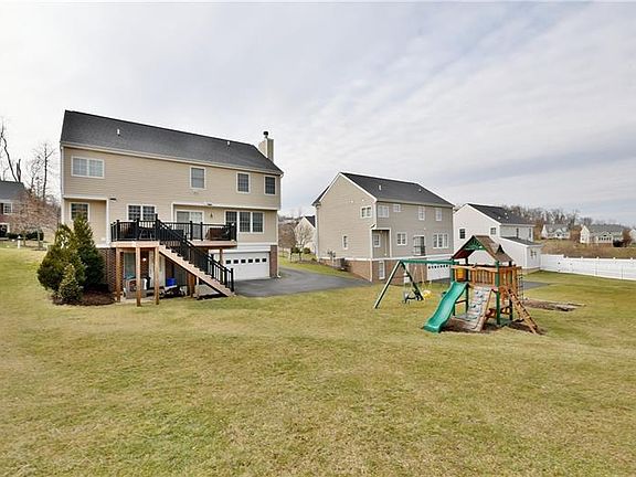 3rd image of 1305 Maplewood Cir