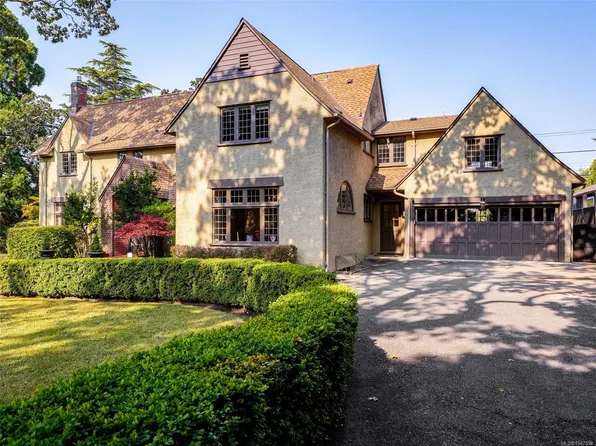 3000 Uplands Rd, Oak Bay, BC V8R 6B1
