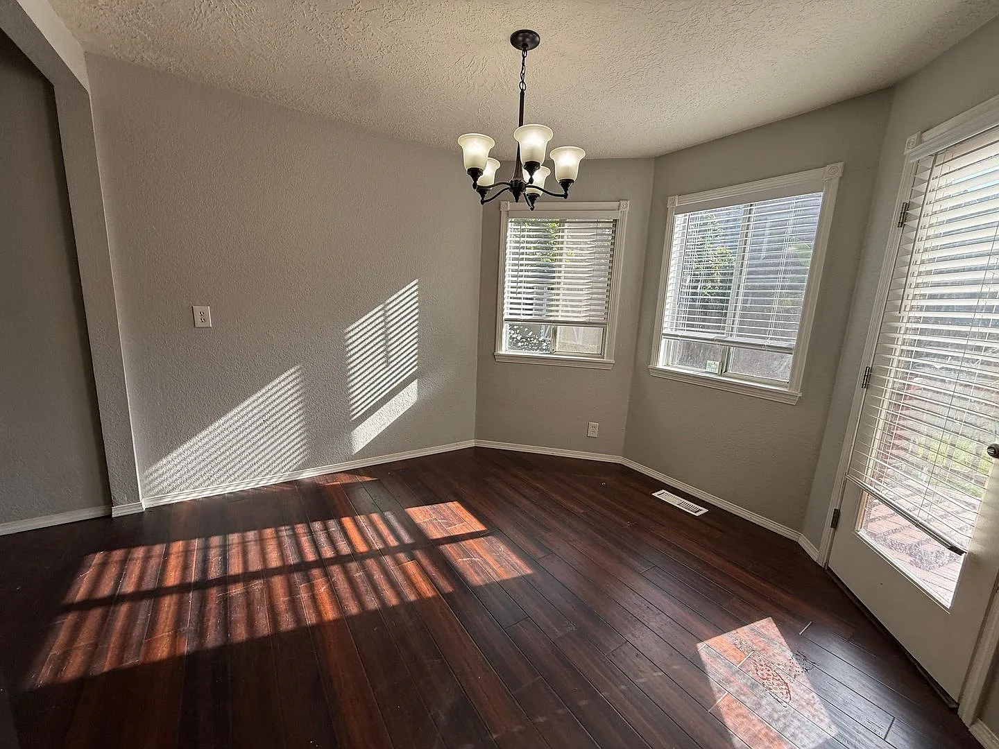 8660 SW Cortez Court ~ Wonderful 2-Story Home — Photo 2