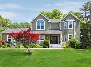 3 Tsmis Ct, Ridge, NY 11961