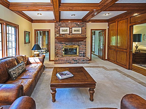 3rd image of 2460 Overglen Ct