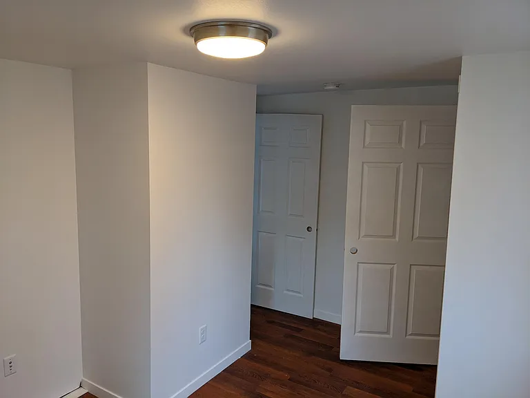 1123 Emerald St — Photo 15