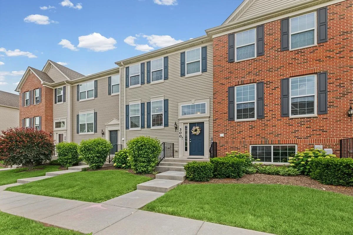 3 bed, 2.5 bath, 1894 sqft, $3,000 — Photo 1