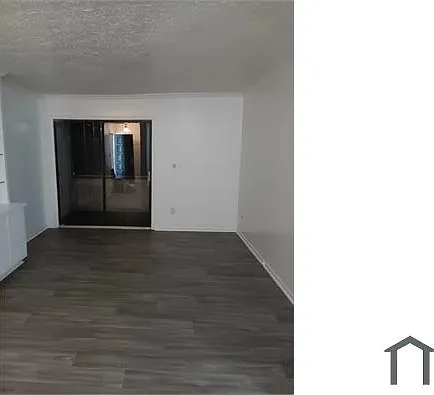 2 bed, 1038 sqft, $1,600 — Photo 2