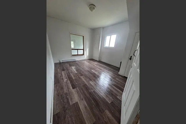 10 bed, $2,500 — Photo 2