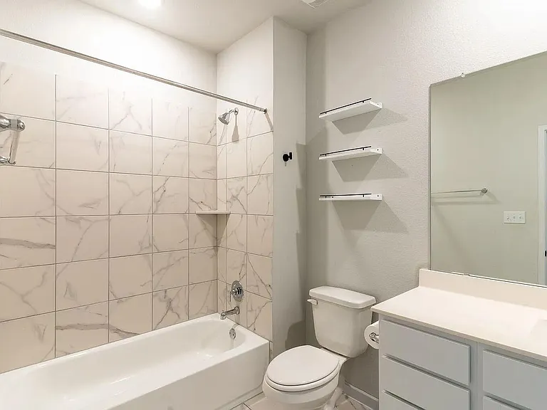 605 W South St #321 — Photo 11