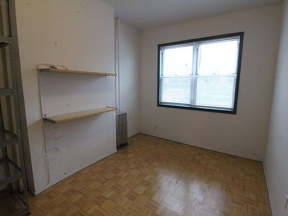 5th image of 219 Nassau Ave APT 1R