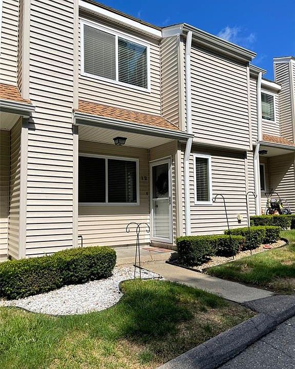 1st image of 12 Macintosh Ln #12