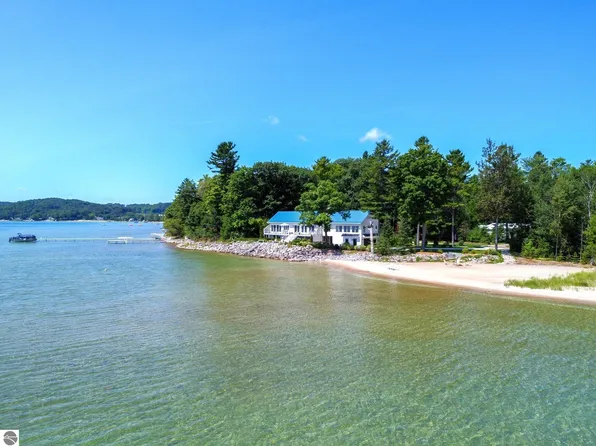 3729 S Lee Point Rd, Suttons Bay, MI 49682