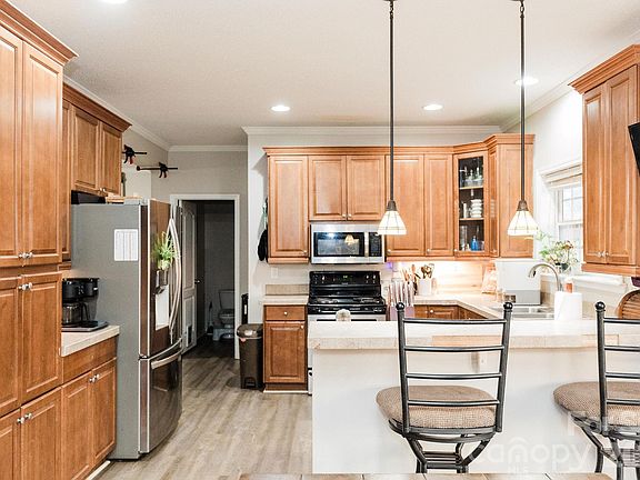 5th image of 3237 Evondale Rd