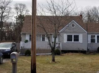 60 Frederick Ave, Bay Shore, NY 11706