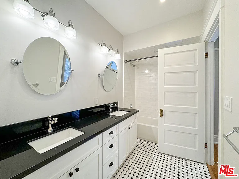 922 W Kensington Rd — Photo 21