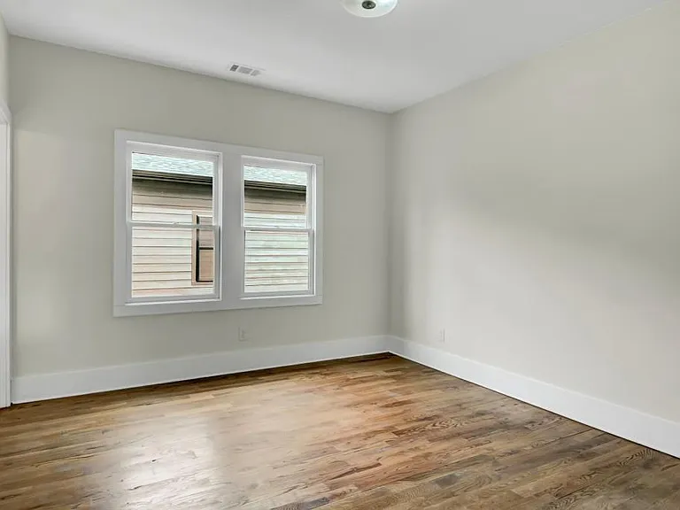 1442 Mercer Ave — Photo 27